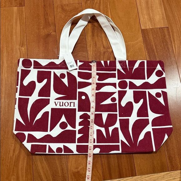 NWT Vuori Holiday Bag Strawberry - Limited Edition - Picture 6 of 8